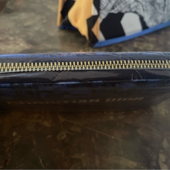 Used large blue purse. New size 9 slides and wallet. - Picture 8 of 11